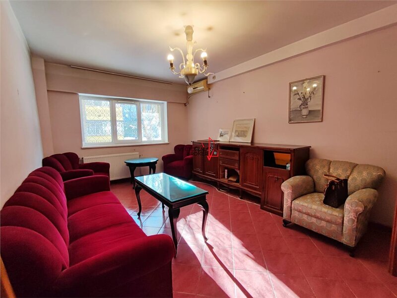 Doamna Ghica Parter inalt, bloc reabilitat la intrarea in parc Lukoil