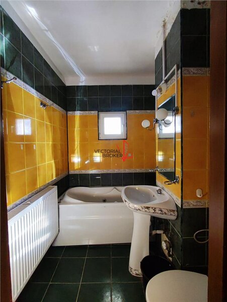 Doamna Ghica, apartament in bloc reabilitat, la intrarea in parc